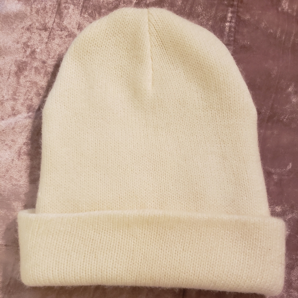 AMANDA SMITH Winter White Fuzzy Acrylic Beanie Winter Hat